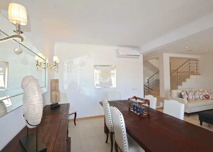 Gustas 150 - Clever Details *