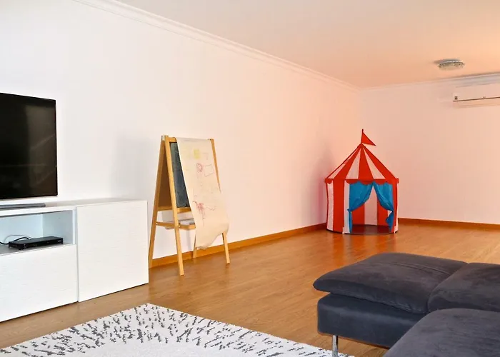 Gustas 150 - Clever Details 빌라모라