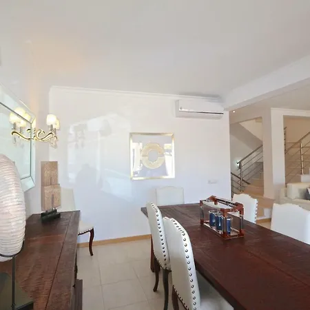 Gustas 150 - Clever Details *